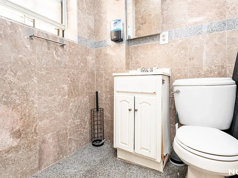 516 Bainbridge St #1R — Photo 11