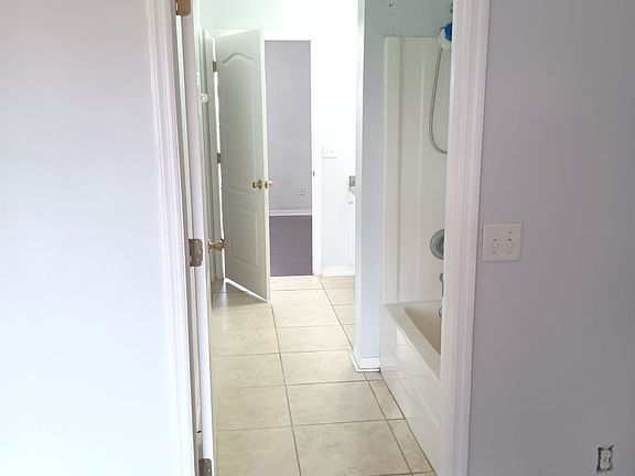 4th image of 3411 32nd St SW