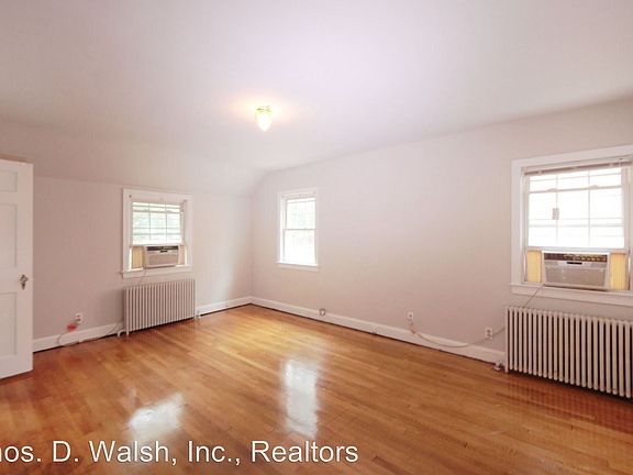 3rd image of 4429 S Dakota Ave NE