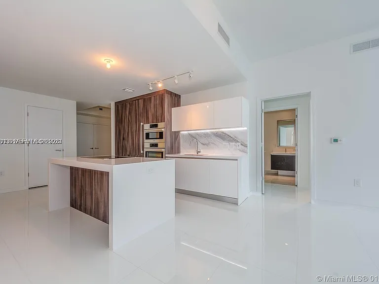 851 NE 1st Ave #11 — Photo 9