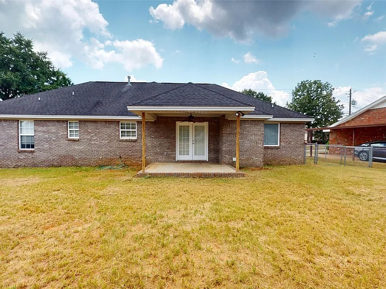 109 Sheila Blvd — Photo 30