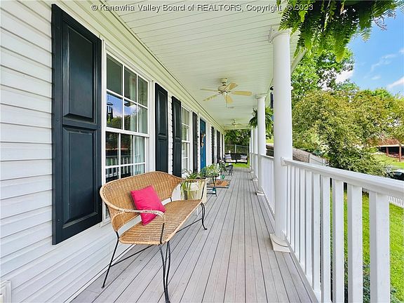 3rd image of 109 Broadmoor Dr