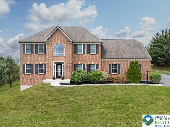 2nd image of 5520 Skyline Dr