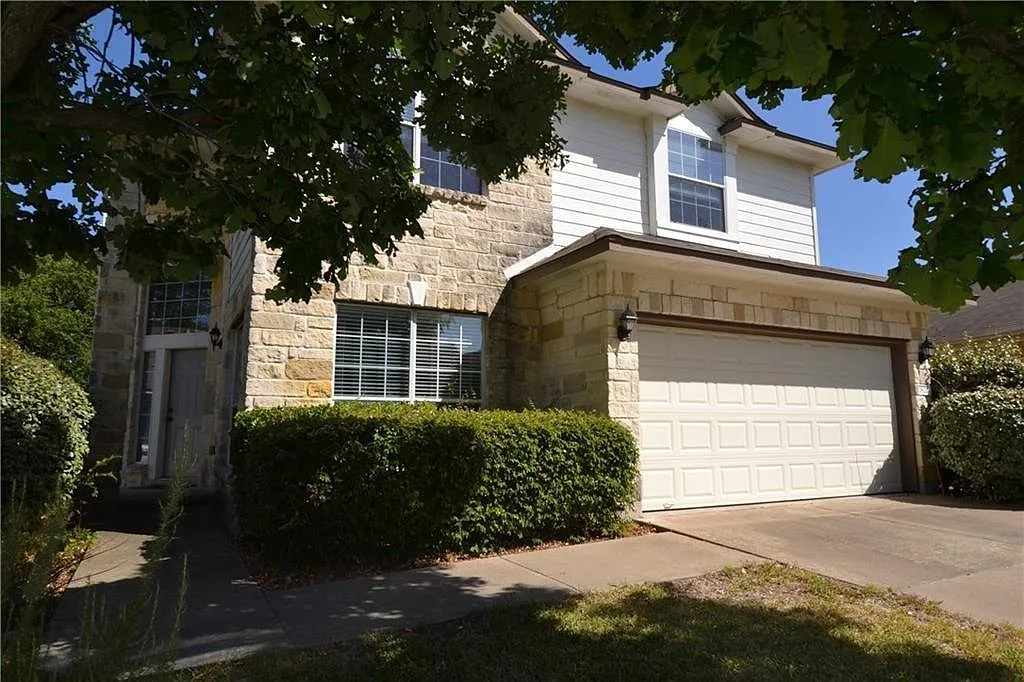 3 bed, 2.5 bath, 2227 sqft, $2,400 — Photo 1