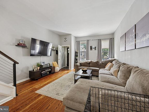 3rd image of 107 W Salaignac St