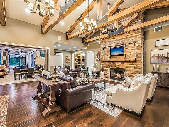3rd image of 7015 Wild Horse Cir