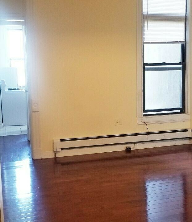 2nd image of 667 Manhattan Ave #2
