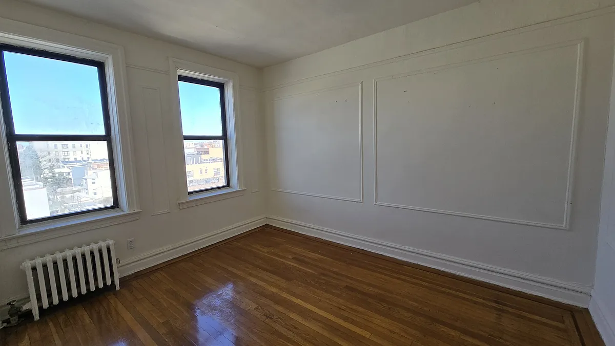 Building Photo - 32-85 33rd St #F8
