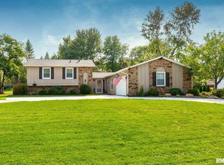 2145 Meadow Brook Rd, Davenport, IA 52807