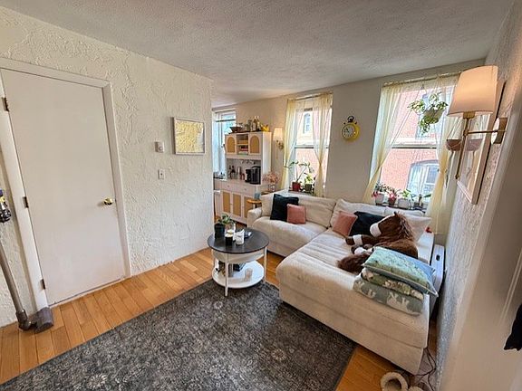 2nd image of 35 Charter St #8