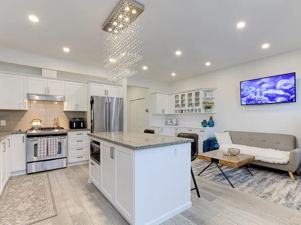 1437 Collins Rd, Coquitlam, BC V3E 0A9