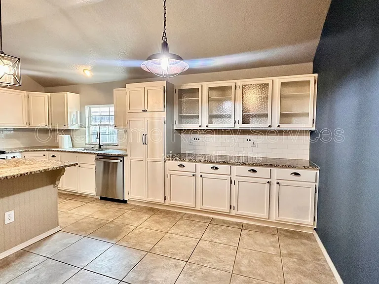 2617 Amy Ct — Photo 8
