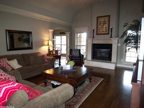 5th image of 4028 Robinwood Cir