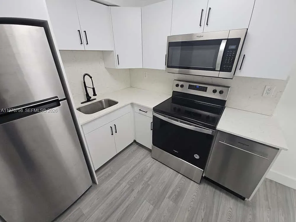 Building Photo - 8101 Crespi Blvd #503