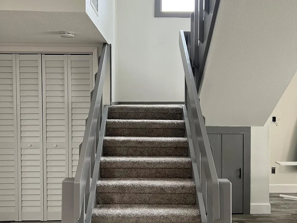 End unit which allows more light.