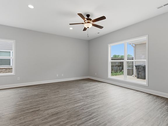 3rd image of 3237 McClellan Way SE