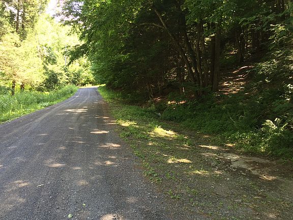 Stoneledge Rd looking south
