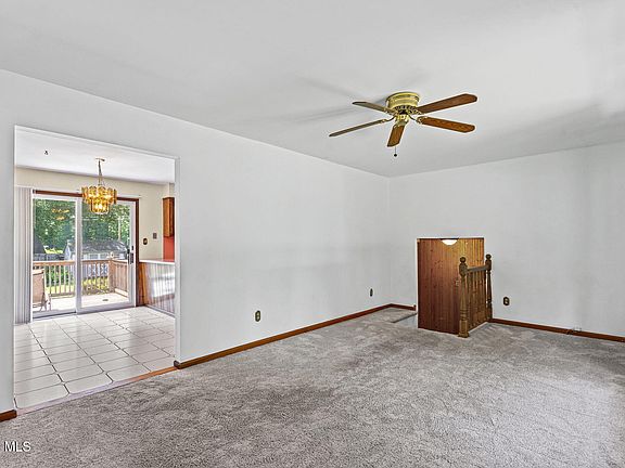 5th image of 172 Dahlia Street