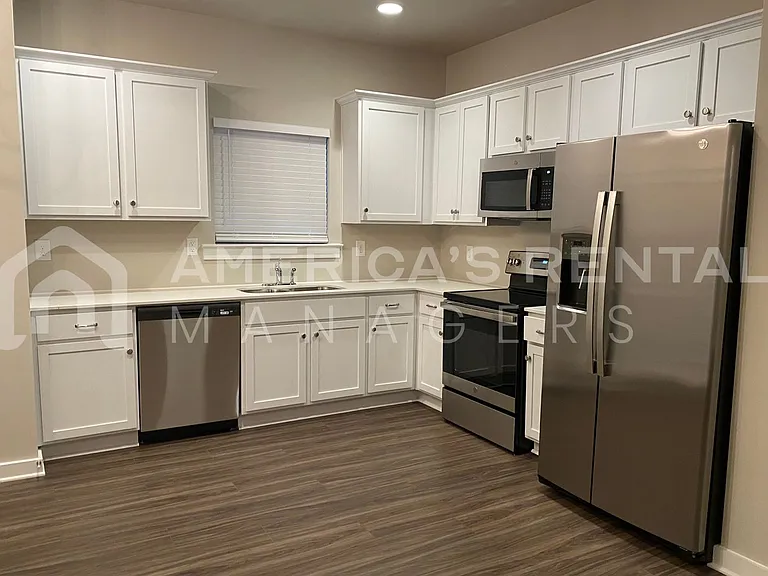240 Avalon Way — Photo 8