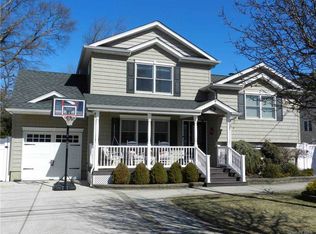 55 Cedar St, Massapequa, NY