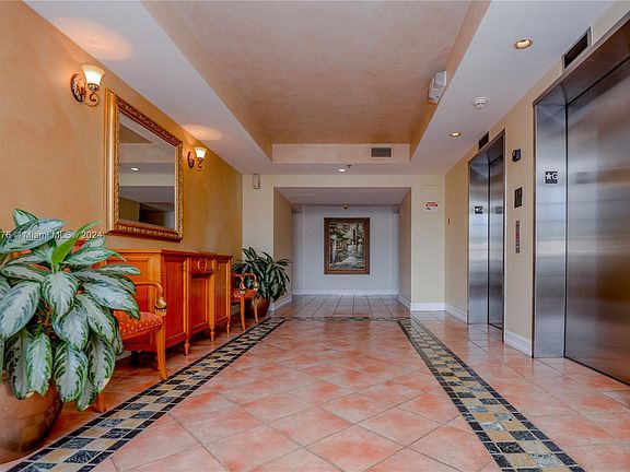 4th image of 19601 E Country Club Dr #7103