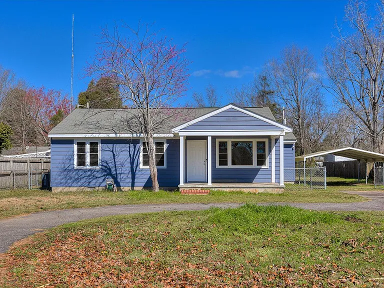 302 Burgess Dr — Photo 1