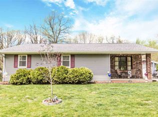 4 Greenwood Dr, Mackinaw, IL