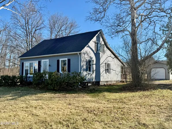 577 Quaker Valley Rd, New Paris, PA 15554