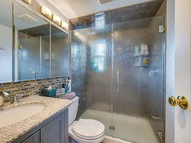 30 Little Neck Rd #18 — Photo 10