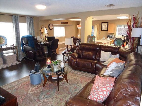 5th image of 520 Capricorn Dr