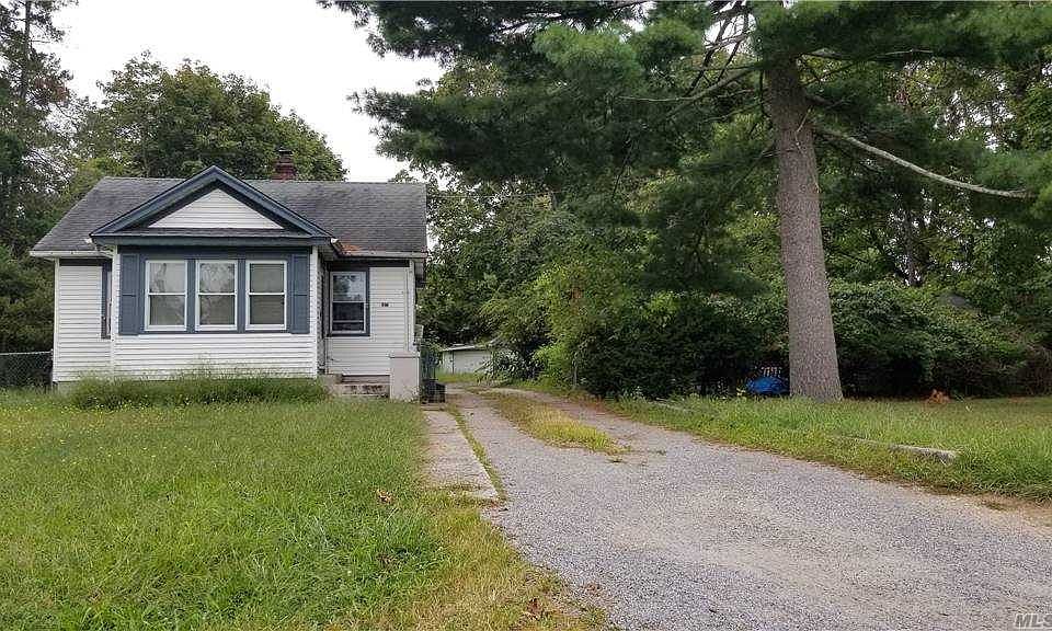 2nd image of 2472 Chestnut Ave