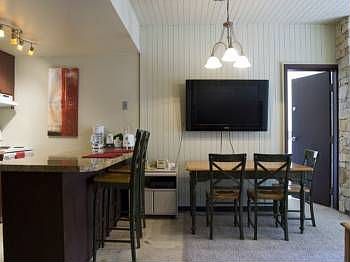 4th image of 1482 Empire Ave #223