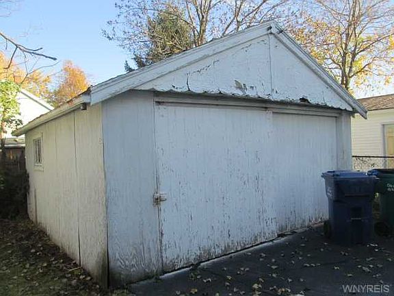 3rd image of 546 Hewitt Ave