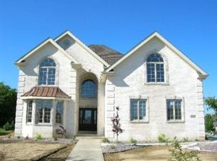 8257 Doubletree Dr, Crown Point, IN 46307