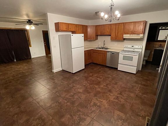 4th image of 447 Glenrose St