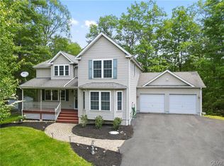 1006 Long Lake Rd, Tamiment, PA 18371