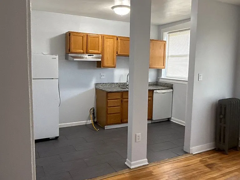 SPACIOUS 2 BEDROOM APARTMENTS AVAILABLE — Photo 81
