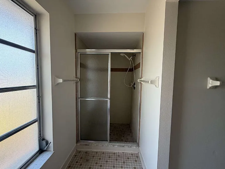 635 Harvey St — Photo 13