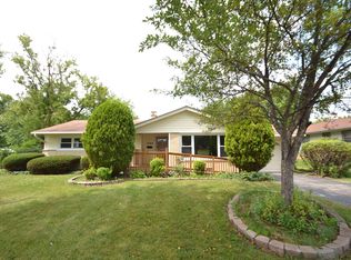 1198 Westview Dr, Elk Grove Village, IL 60007