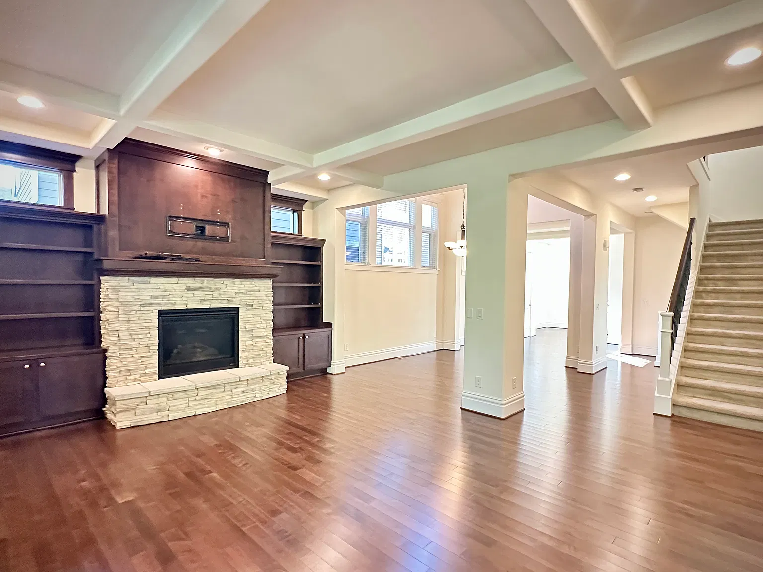4 bed, 3464 sqft, $4,490 — Photo 3