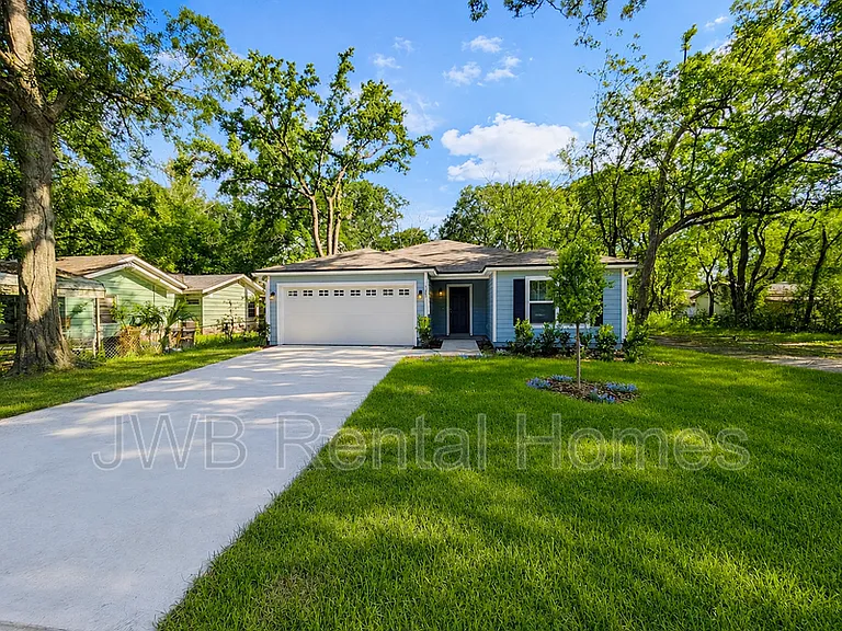 3267 Broadway Ave — Photo 15