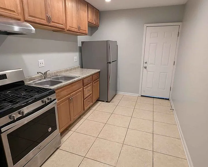 1052 N Springfield Ave #2 — Photo 15