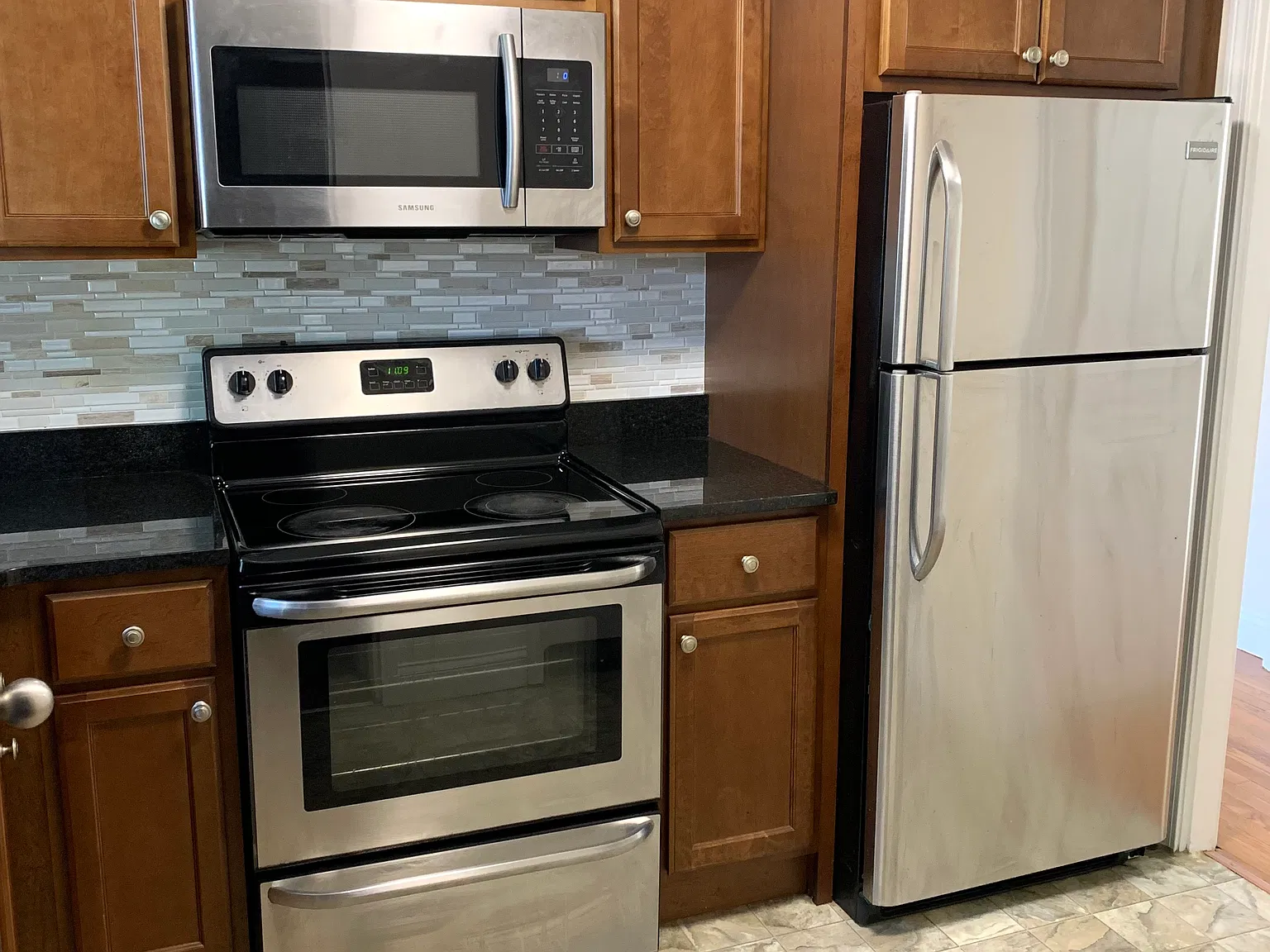 1 bed, 650 sqft, $1,920 — Photo 2