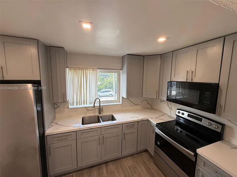 835 SE 12th St #837 — Photo 5