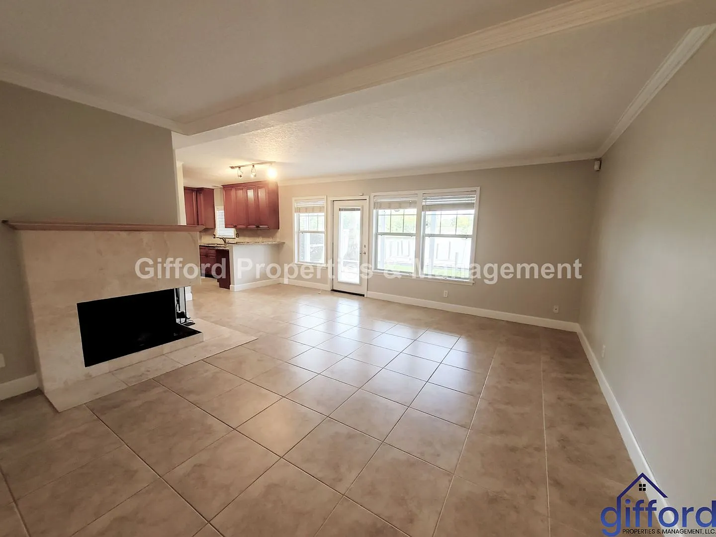2BR/2BA Riverfront Luxury Condo — Photo 2