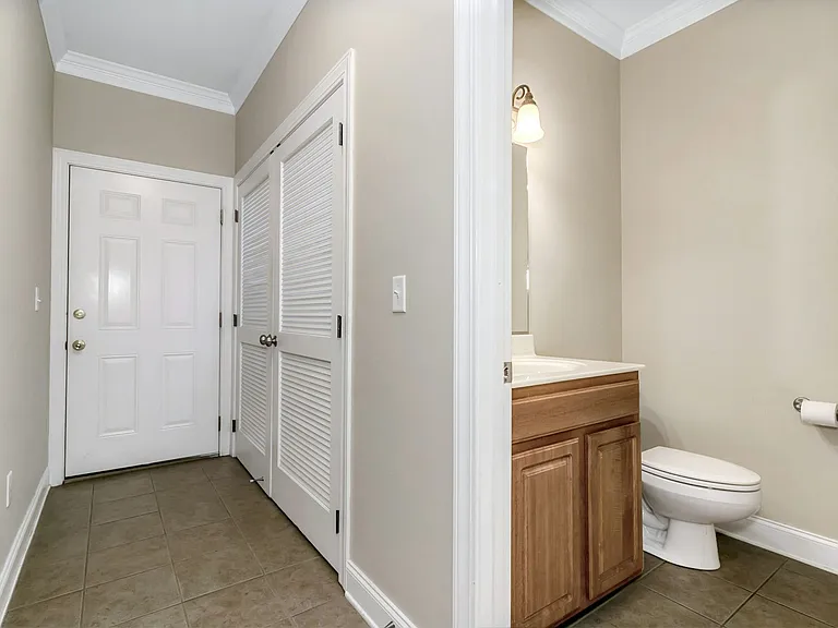 857 W Pointe Dr — Photo 19