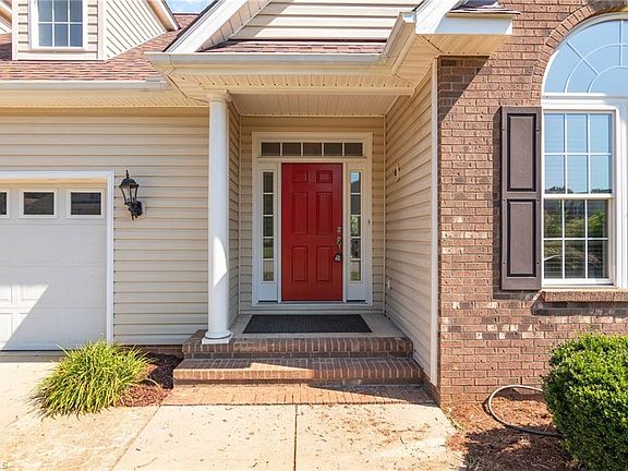 5th image of 403 Clover Ct