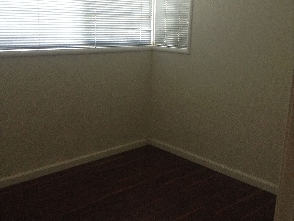 2nd image of 735 N Claremont St