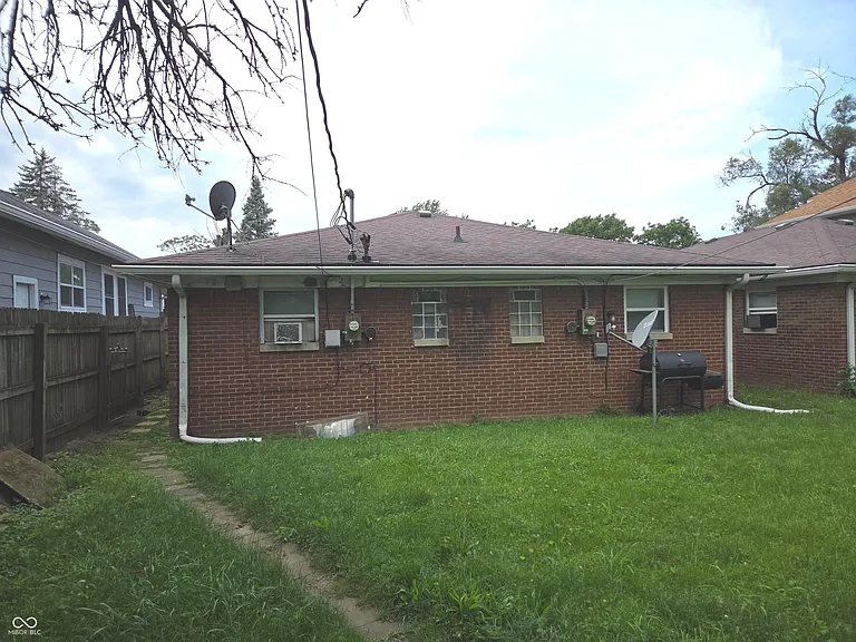 617 N Oxford St — Photo 4