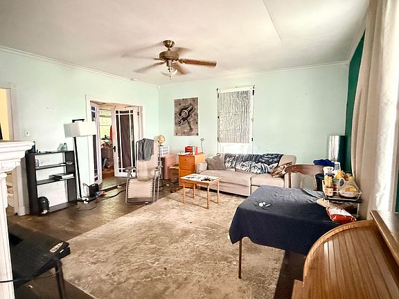 5th image of 2629 E Division Street